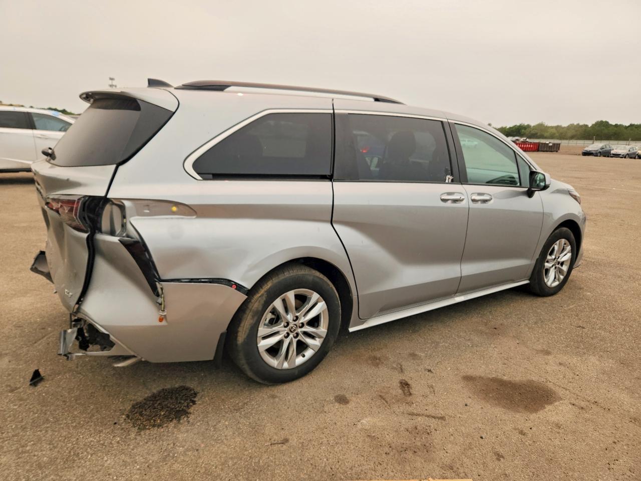 2025 Toyota Sienna Xle 7-Passenger - Image 3