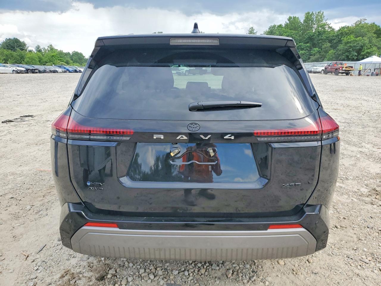 2026 Toyota Rav4 Xse - Image 6
