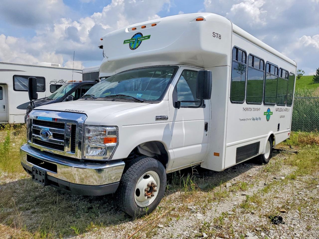 2019 Ford E350 Shuttle Bus - Фото 2