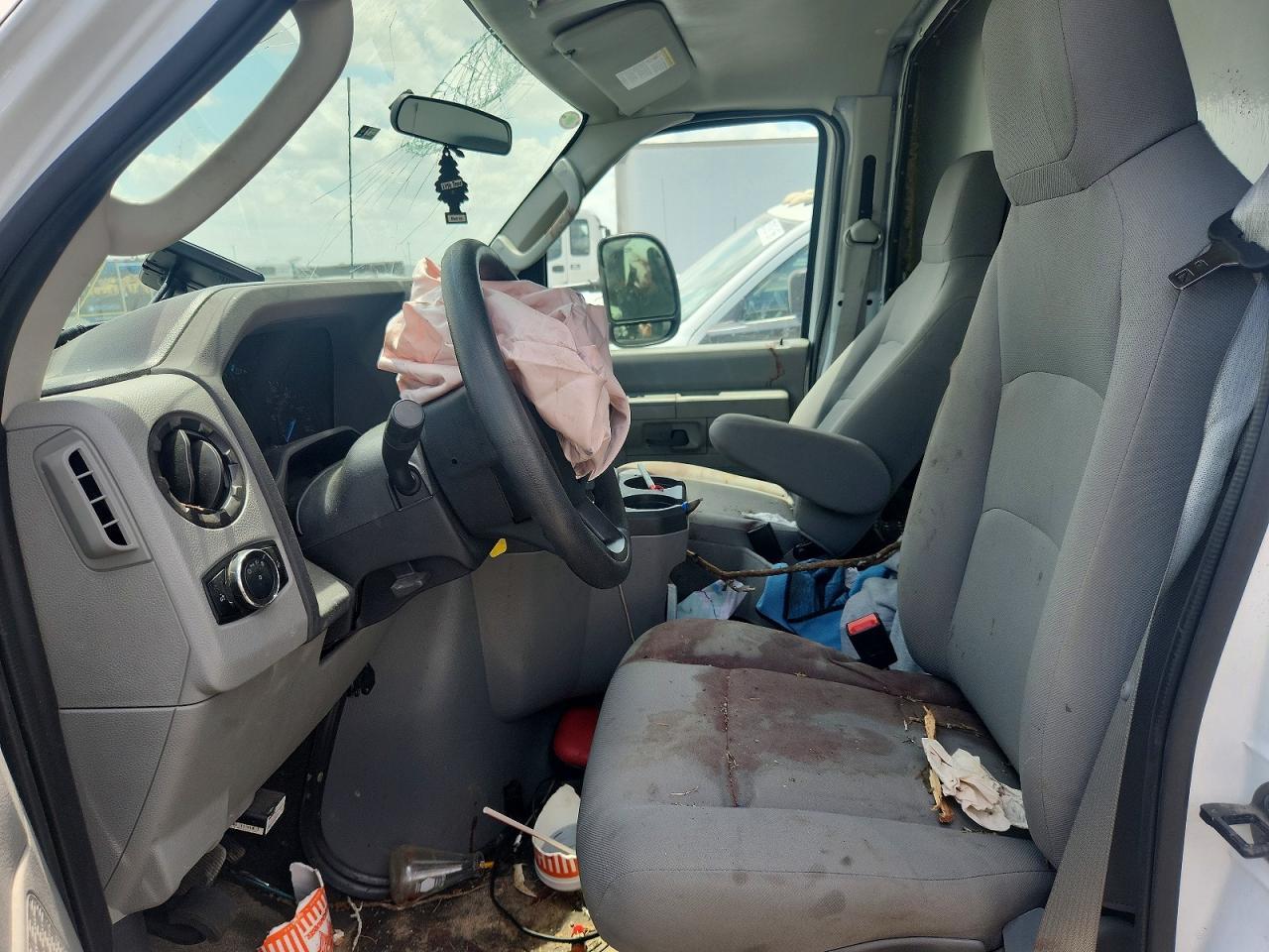 2025 Ford Econoline E350 Super Duty Cutaway Van - Фото 7