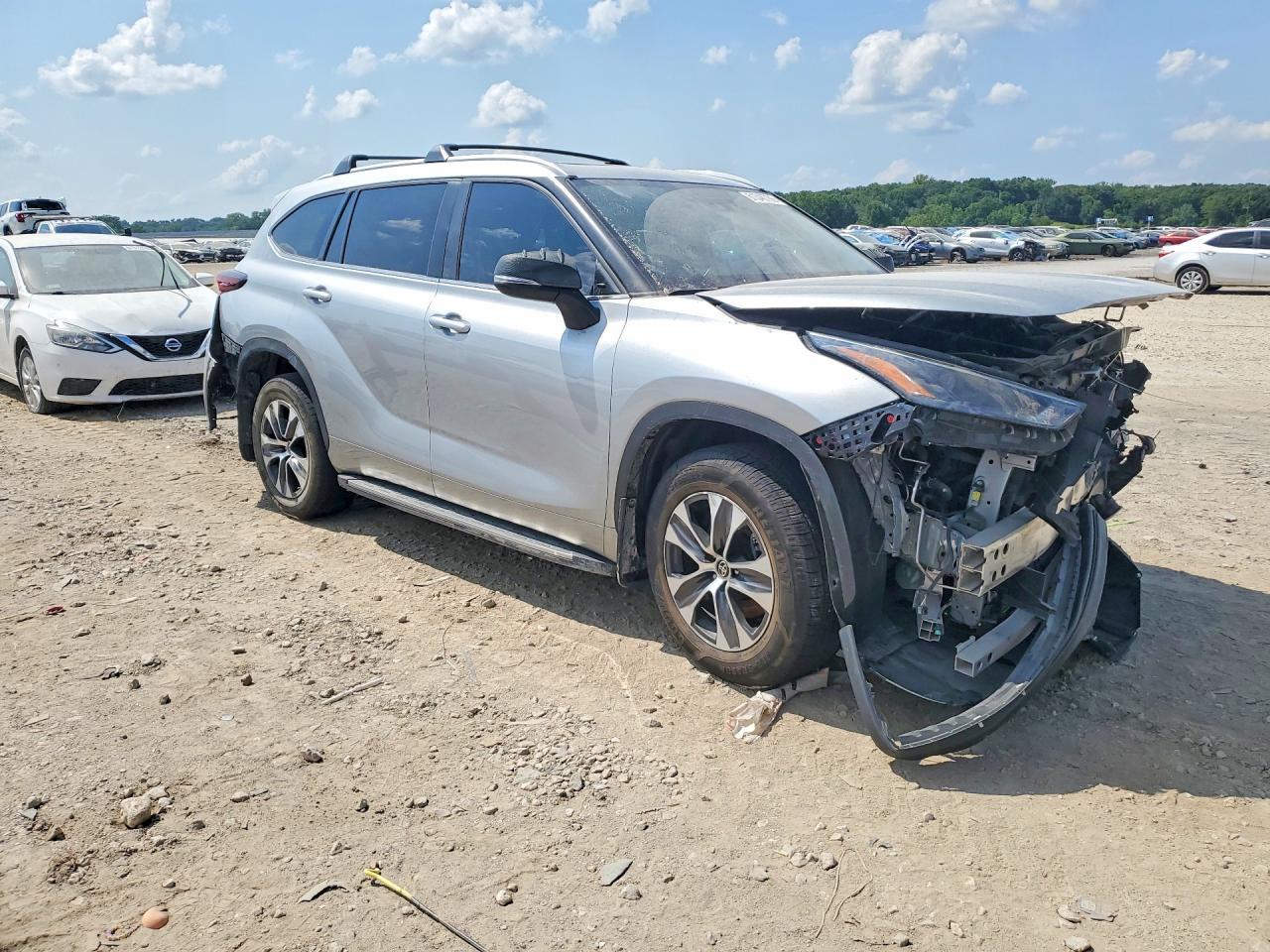 2024 Toyota Highlander Xle - Image 4