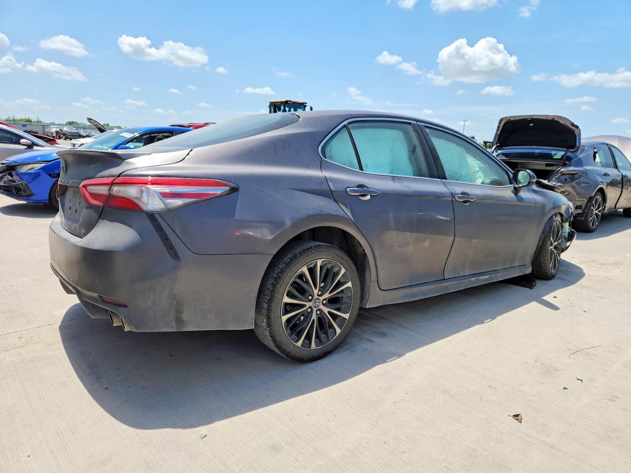 2018 Toyota Camry Se - Image 3