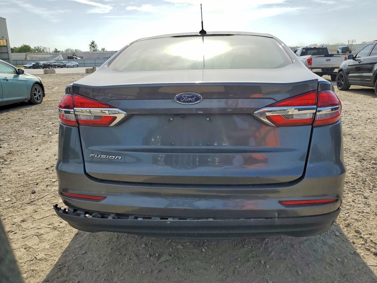 2019 Ford Fusion S - Фото 6