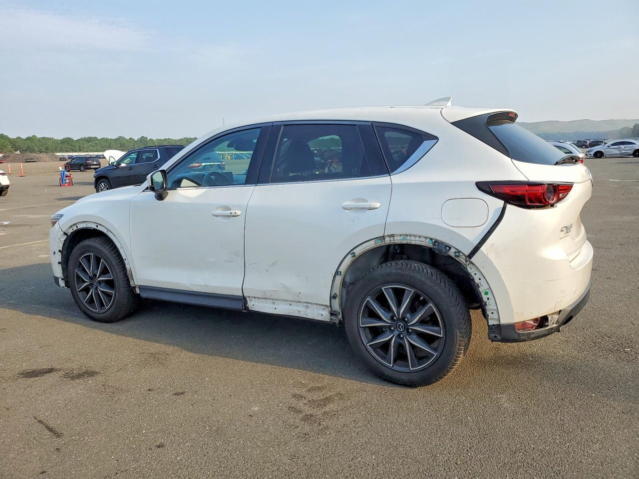 2018 Mazda Cx-5 Grand Touring - Image 2