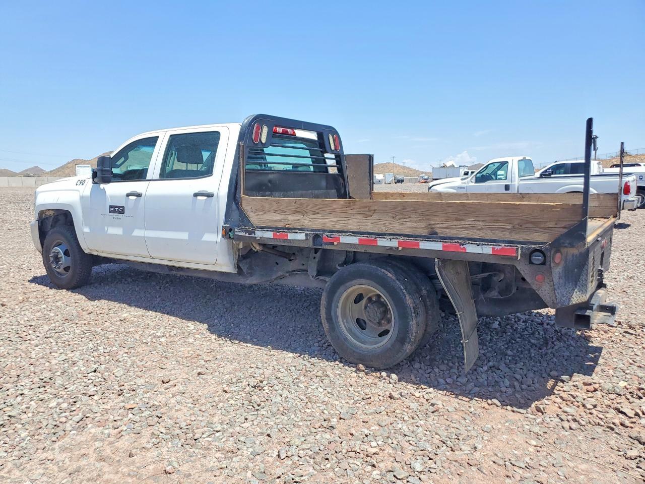 2015 Chevrolet Silverado C3500 - Фото 2
