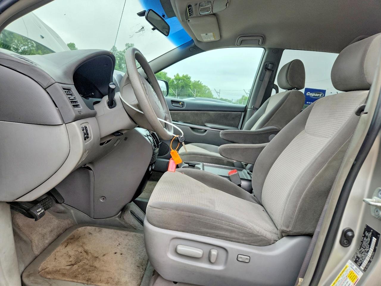 2008 Toyota Sienna Le 8-Passenger - Фото 7