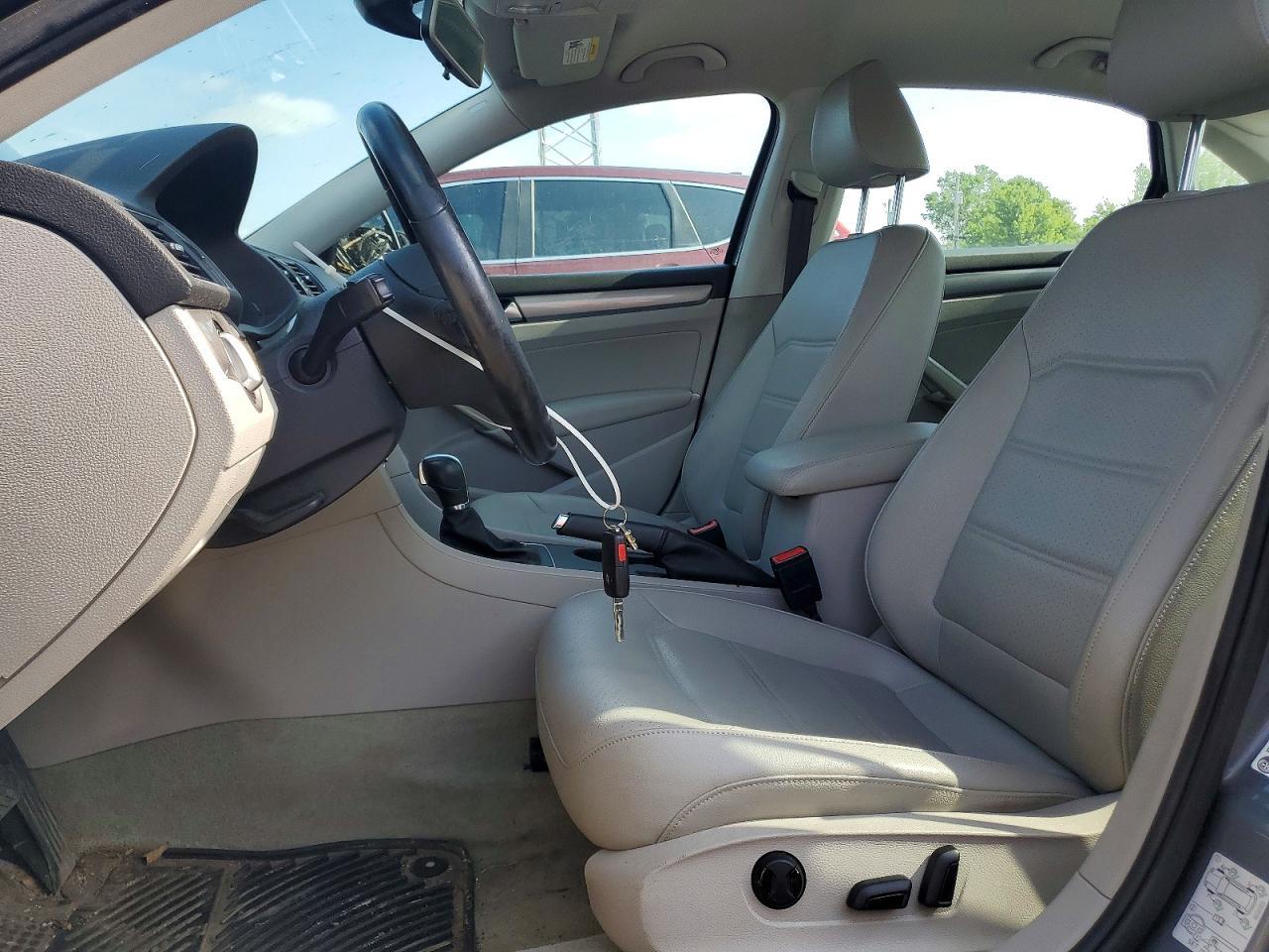 2014 Volkswagen Passat S - Фото 7