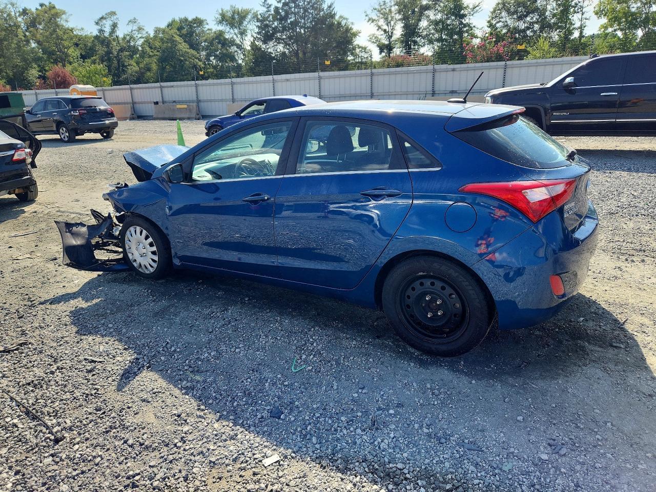2016 Hyundai Elantra Gt Base - Image 2