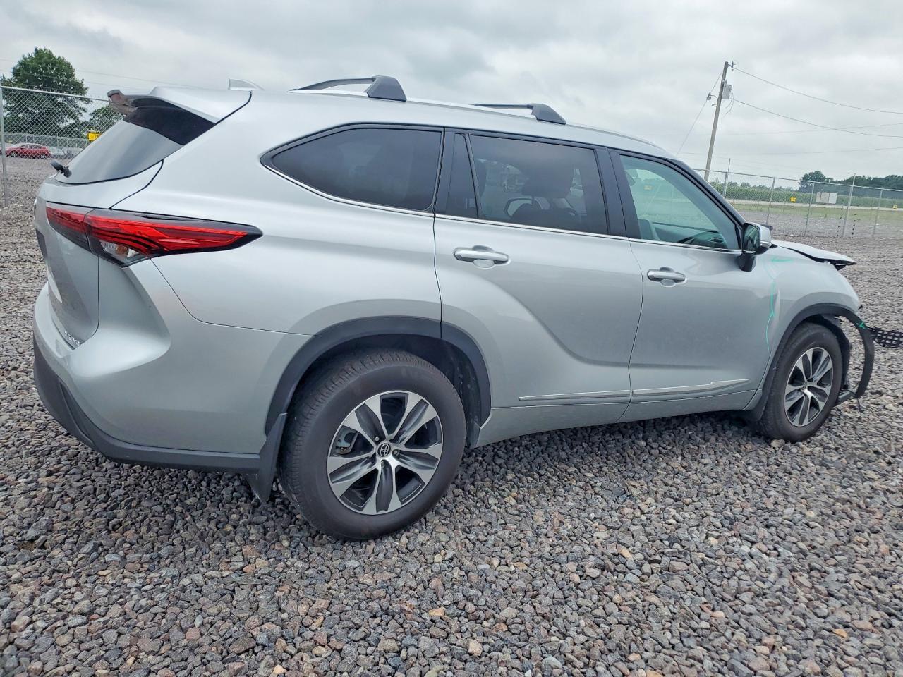 2023 Toyota Highlander Xle - Image 3