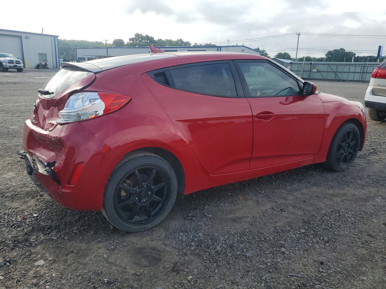 2016 Hyundai Veloster Base - Image 3