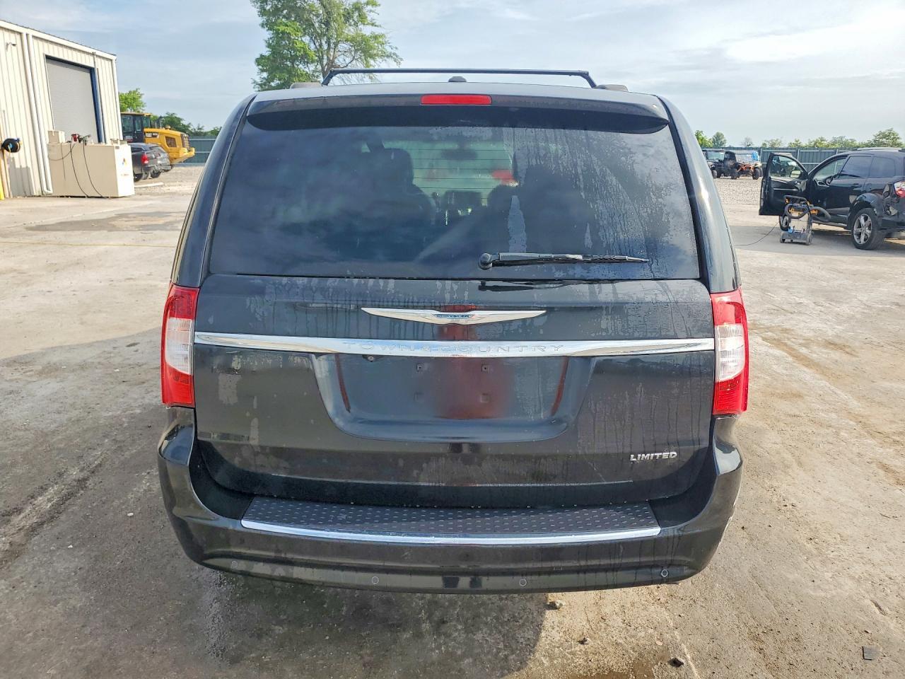2012 Chrysler Town & Country Limited - Image 6