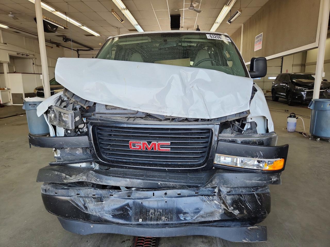 2022 GMC Savana 2500 Cargo Delivery Van - Фото 5