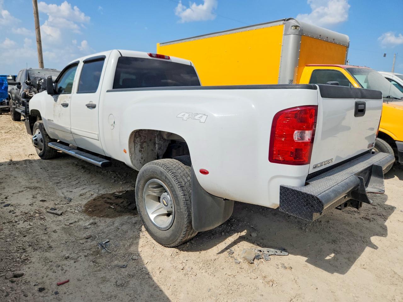 2011 Chevrolet Silverado K3500 Lt - Image 2