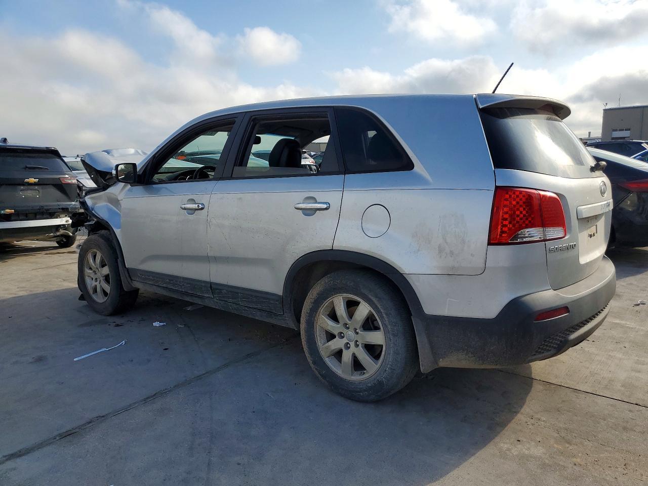 2013 Kia Sorento Lx - Image 2