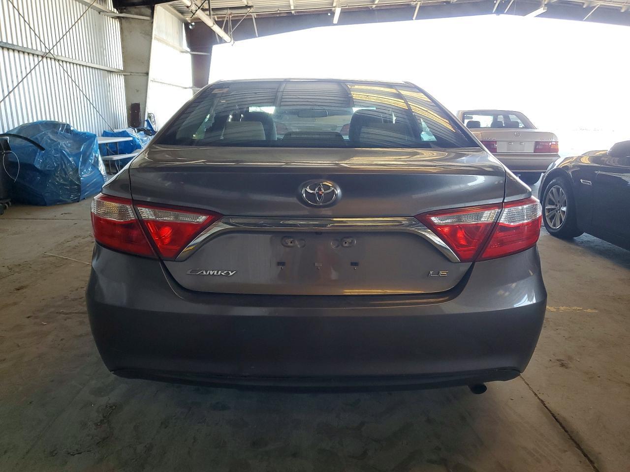 2015 Toyota Camry Le - Фото 6