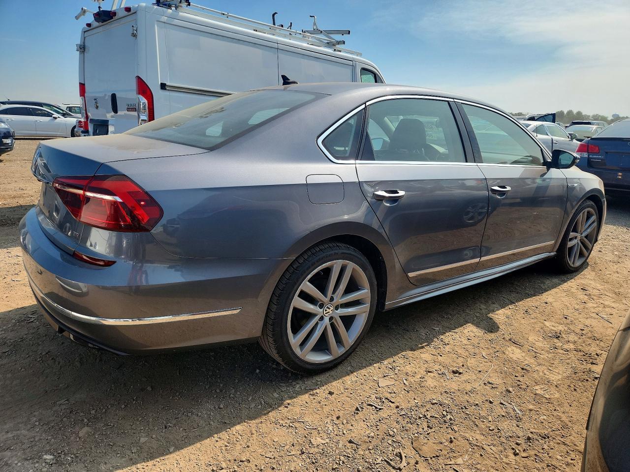 2017 Volkswagen Passat R-Line - Фото 3