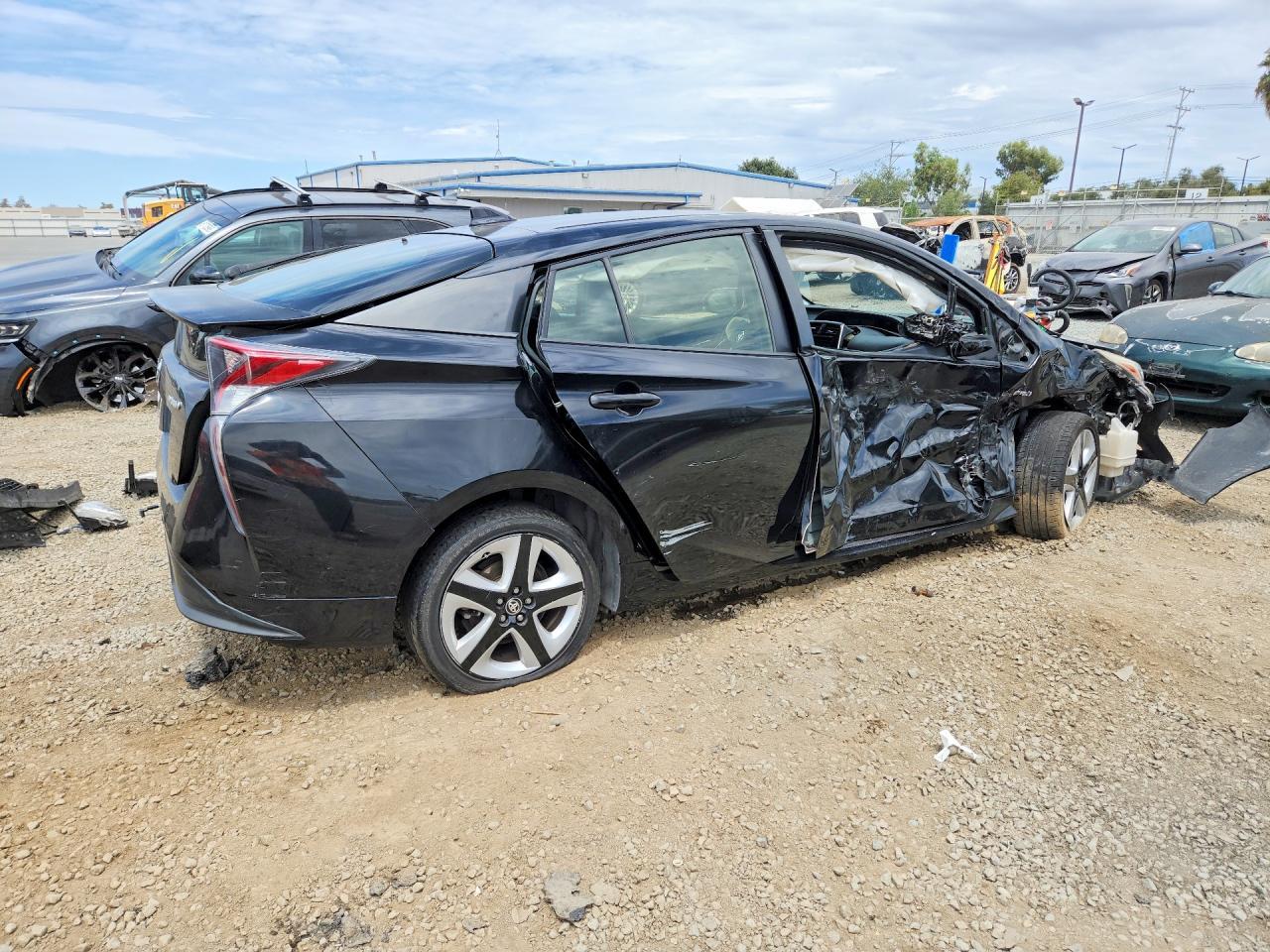 2016 Toyota Prius Three Touring - Фото 3