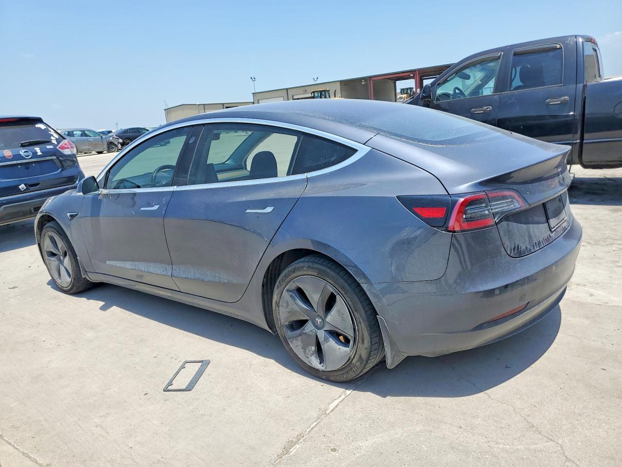 2018 Tesla Model 3 - Фото 2