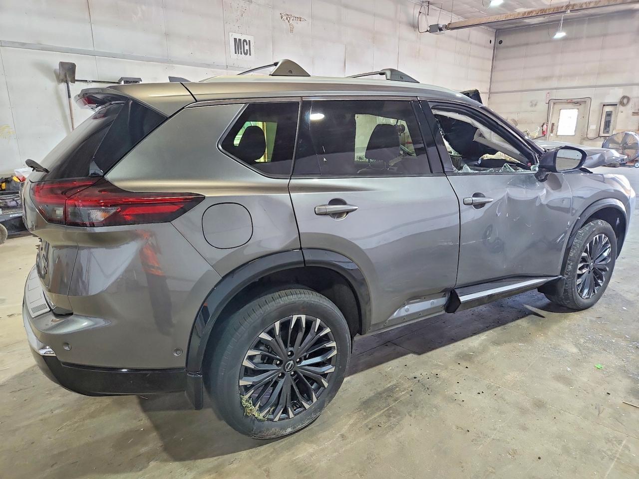 2025 Nissan Rogue Platinum - Фото 3