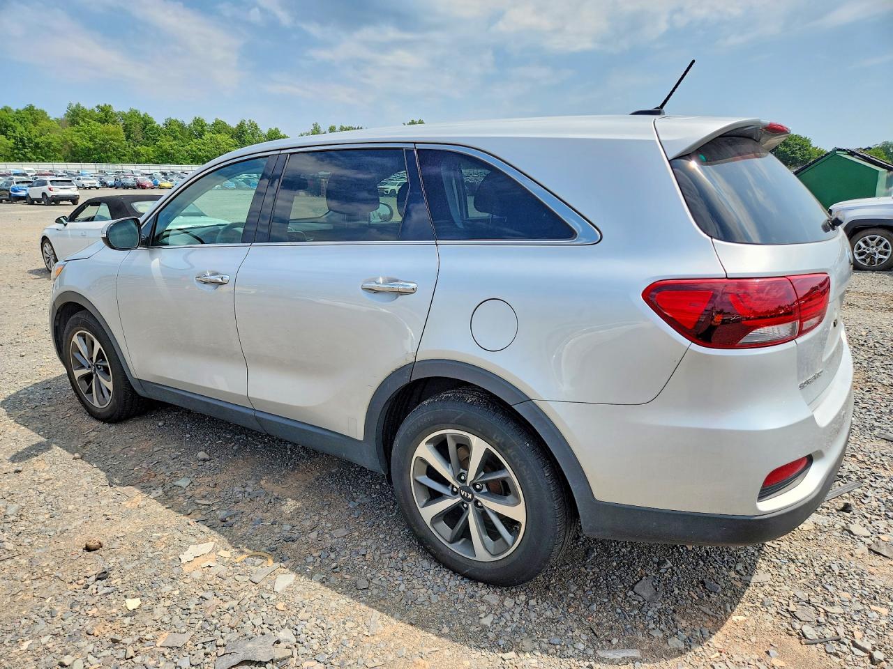 2020 Kia Sorento S - Image 2
