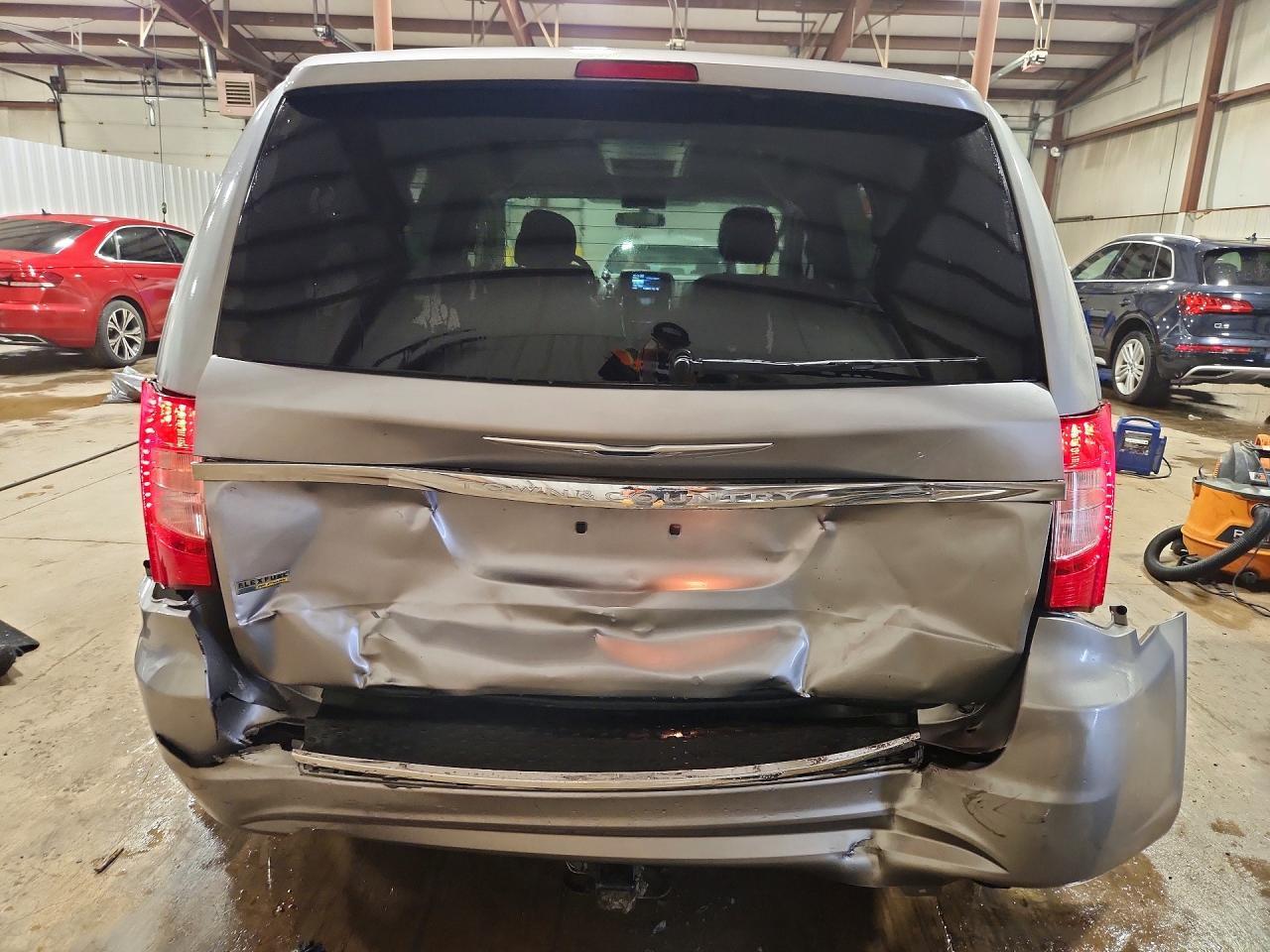 2014 Chrysler Town & Country Touring - Фото 6