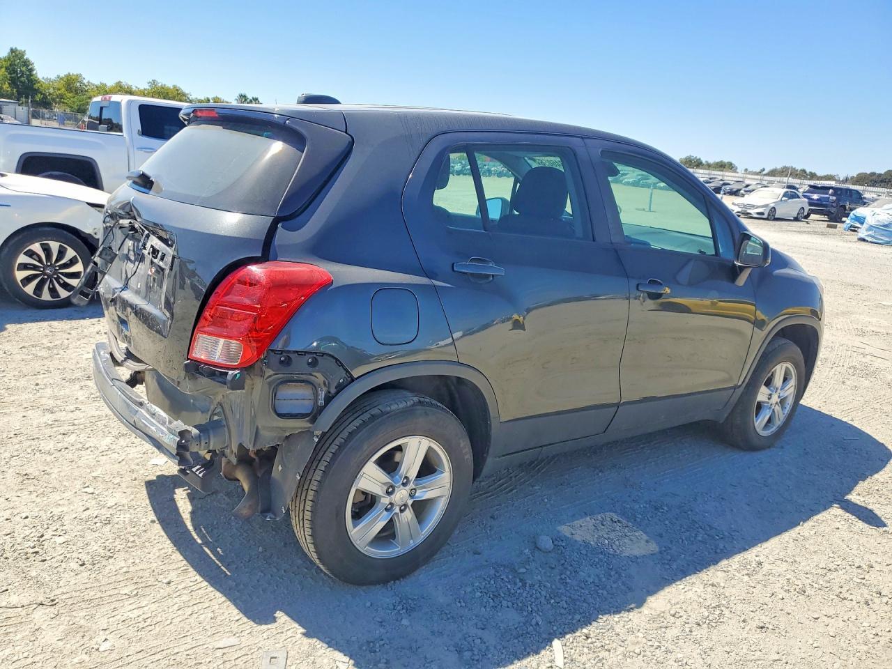 2020 Chevrolet Trax - Image 3