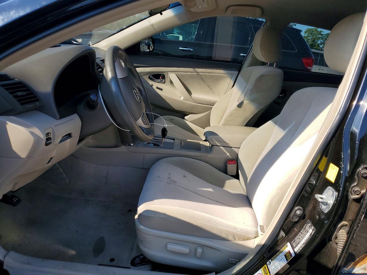2011 Toyota Camry Le - Image 7