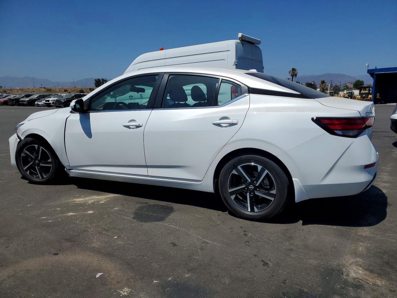 2025 Nissan Sentra - Фото 2