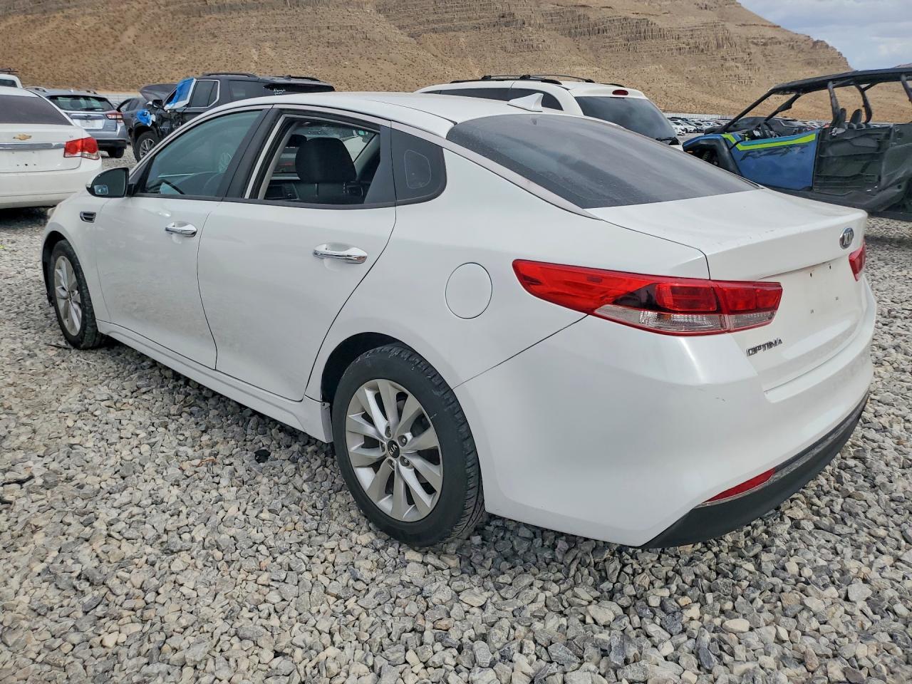 2017 Kia Optima Lx - Фото 2