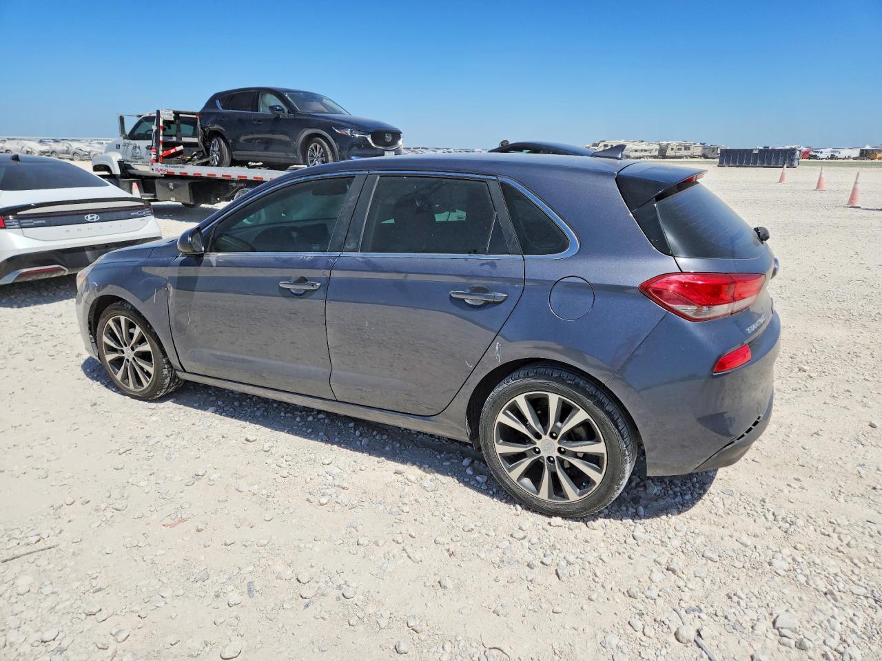 2018 Hyundai Elantra Gt Base - Image 2