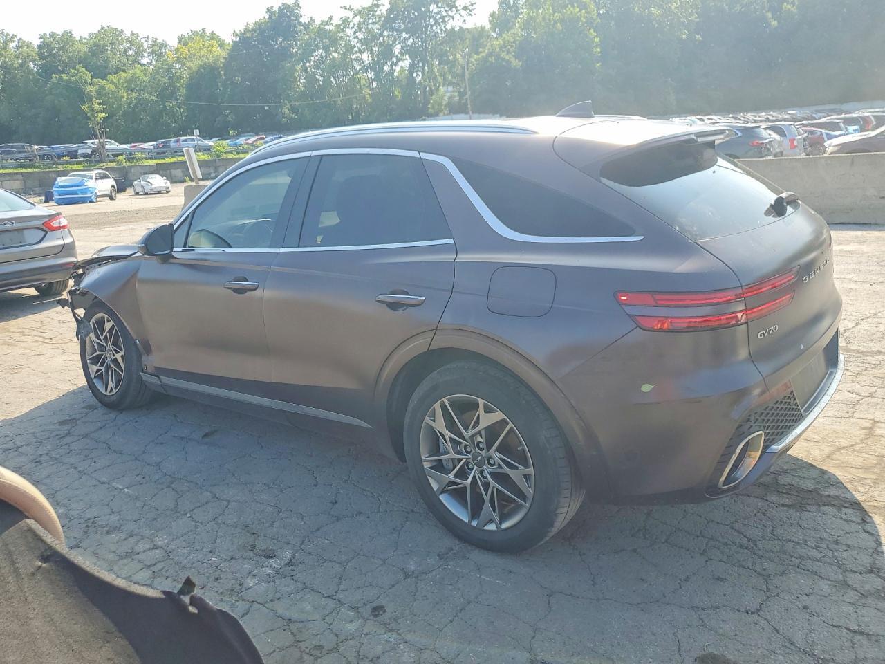 2023 Genesis Gv70 2.5T Standard - Image 2