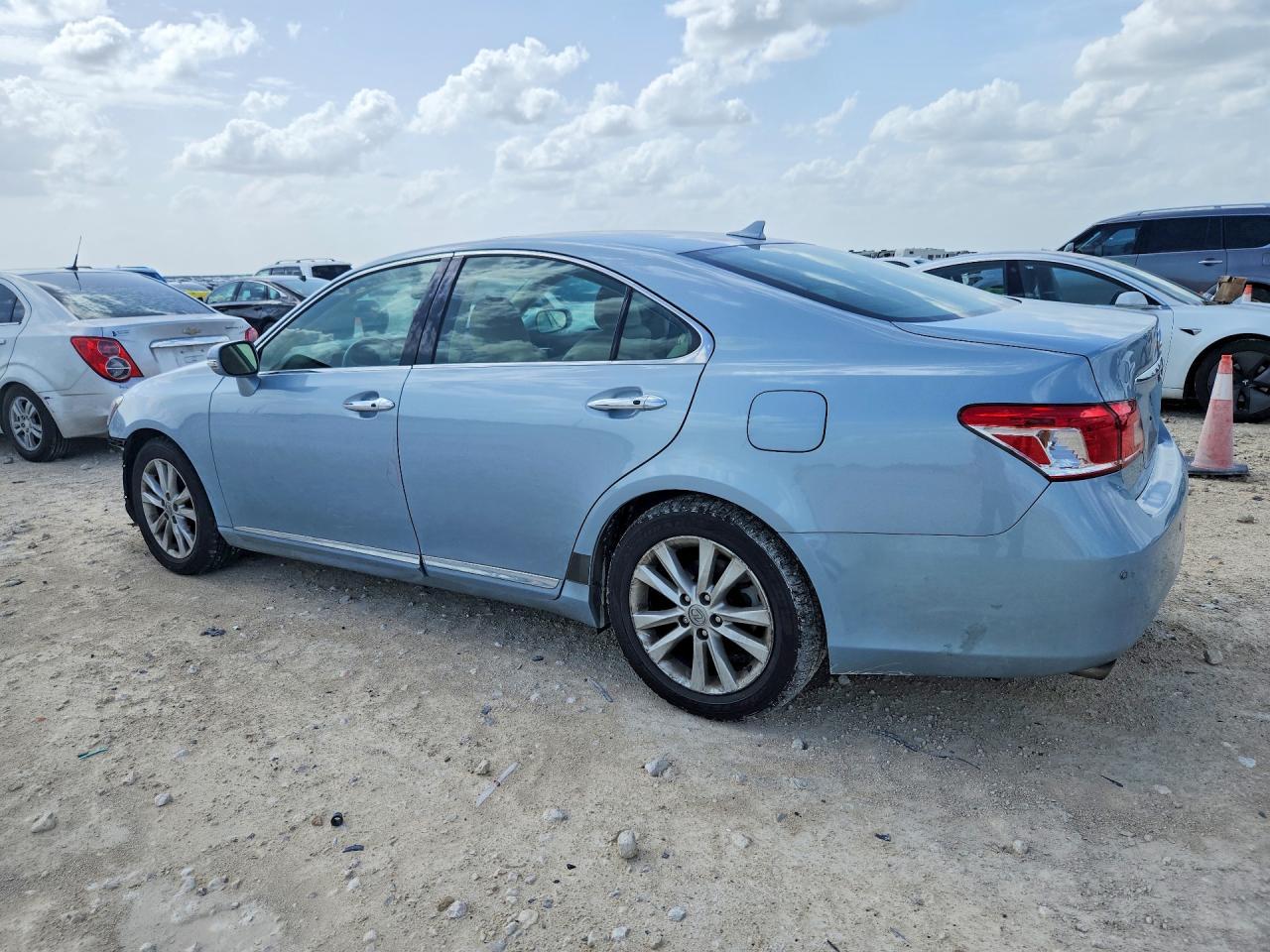 2011 Lexus Es 350 - Image 2