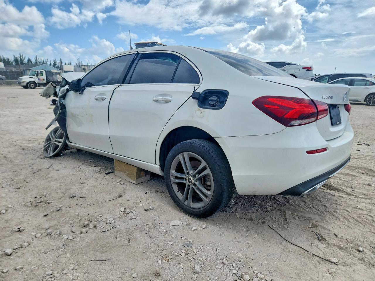 2020 Mercedes-Benz A 220 - Фото 2