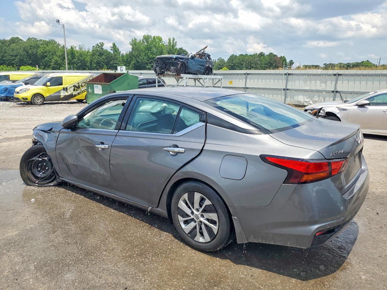 2023 Nissan Altima S - Image 2