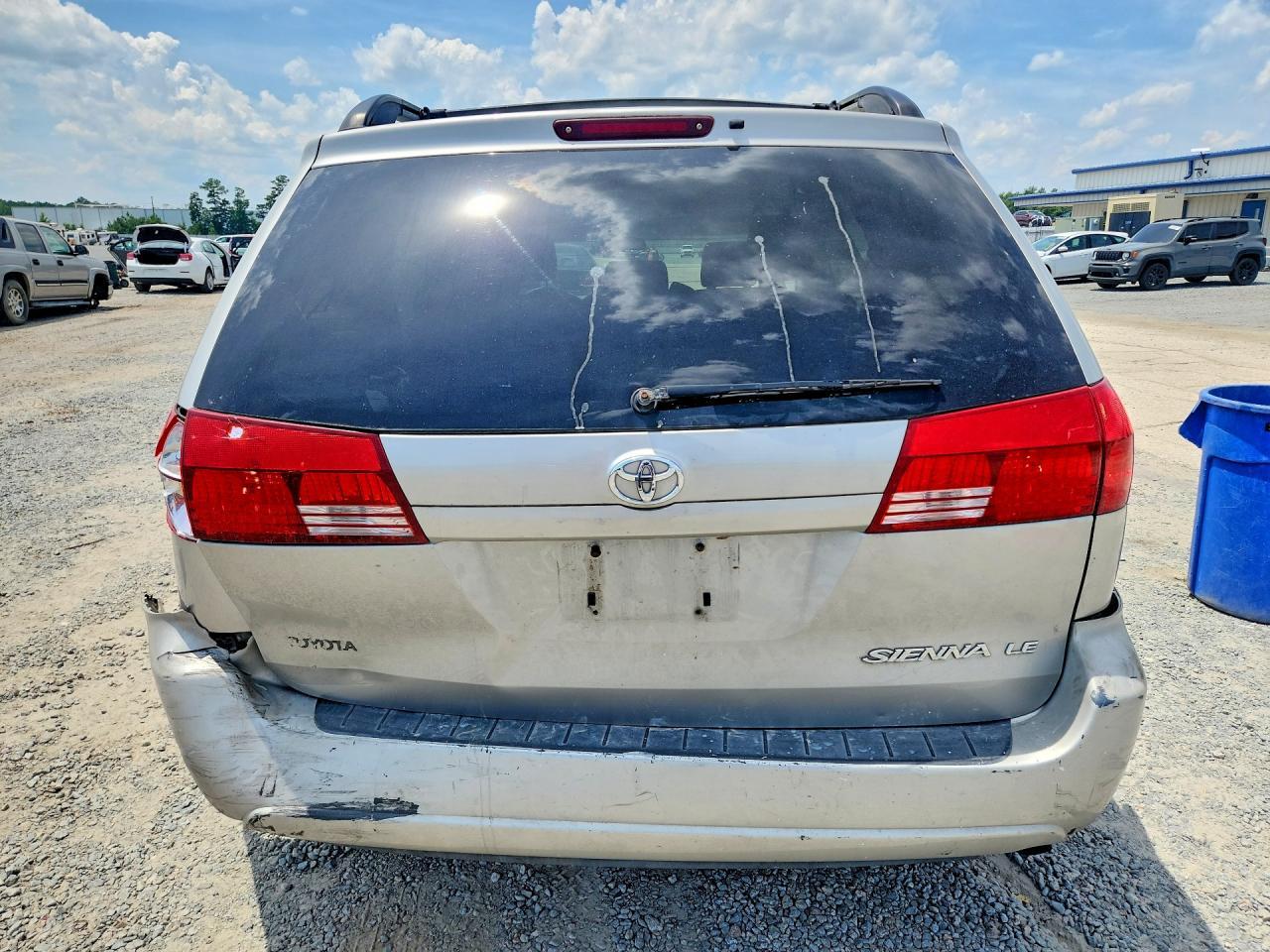 2004 Toyota Sienna Le 8 Passenger - Image 6