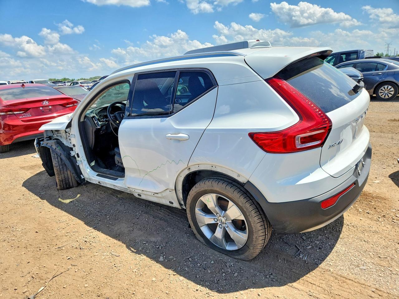 2020 Volvo Xc40 T5 Momentum - Фото 2