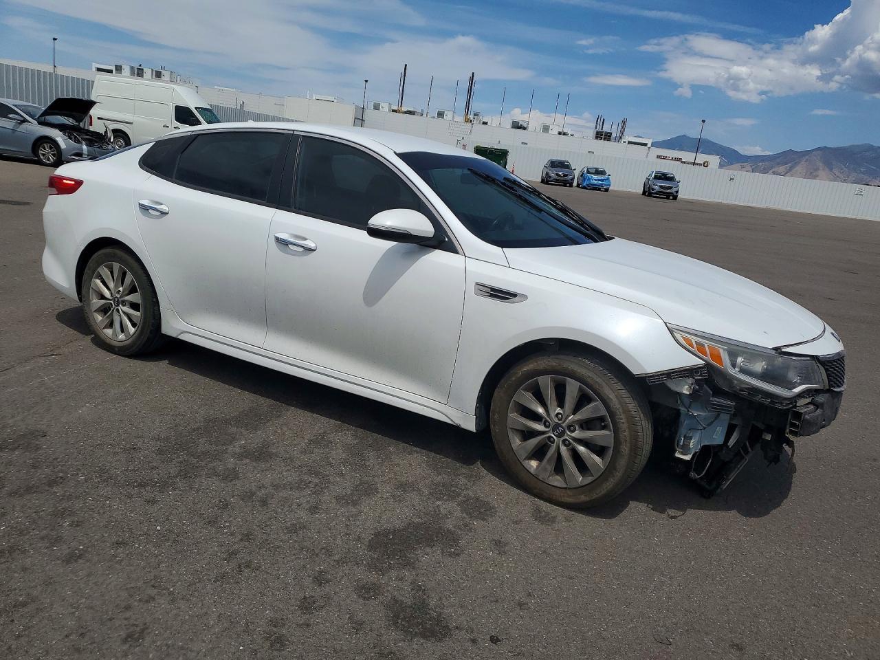 2017 Kia Optima Lx - Фото 4