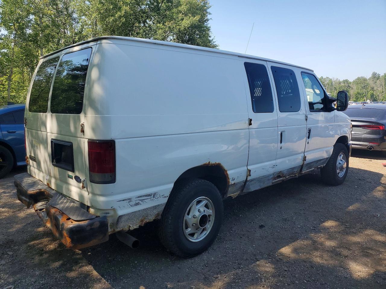 2010 Ford Econoline E250 Van - Фото 3