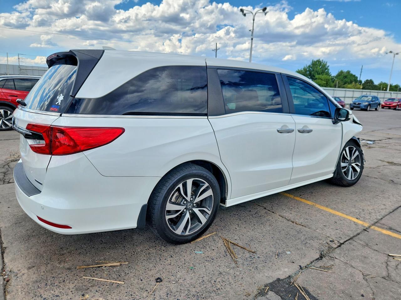 2023 Honda Odyssey Touring - Image 3