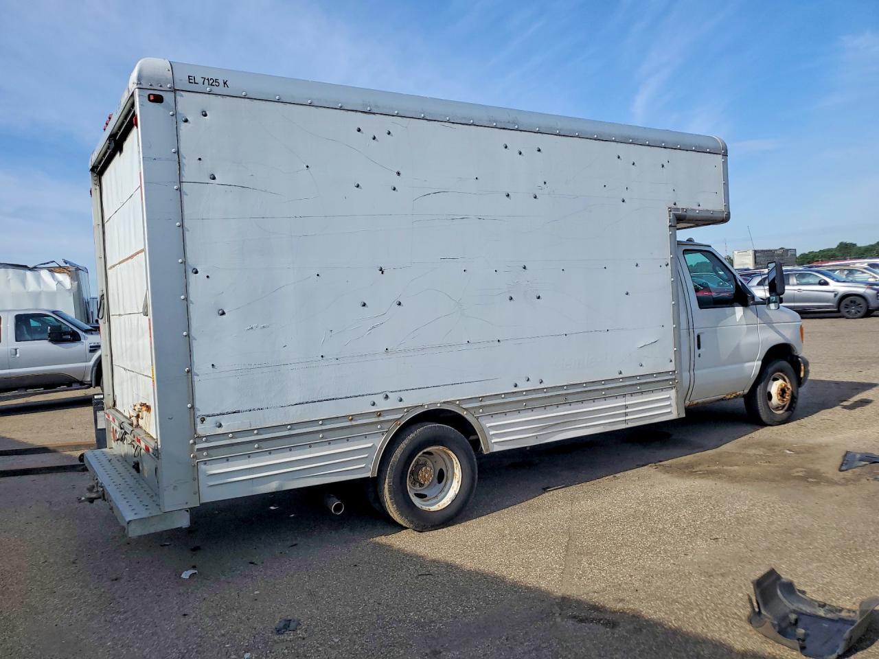 2006 Ford E450 Box Truck - Image 3