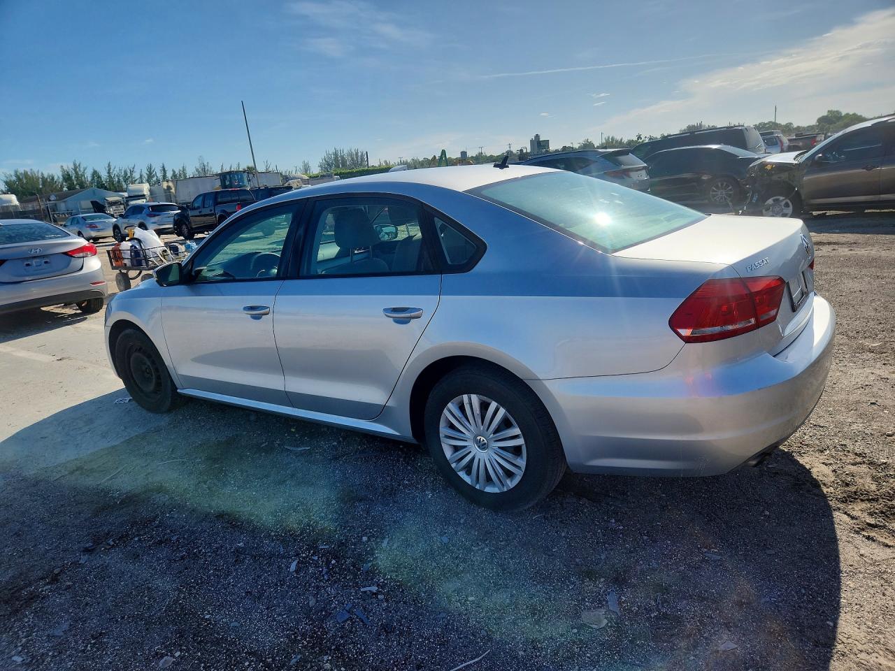 2014 Volkswagen Passat S - Image 2