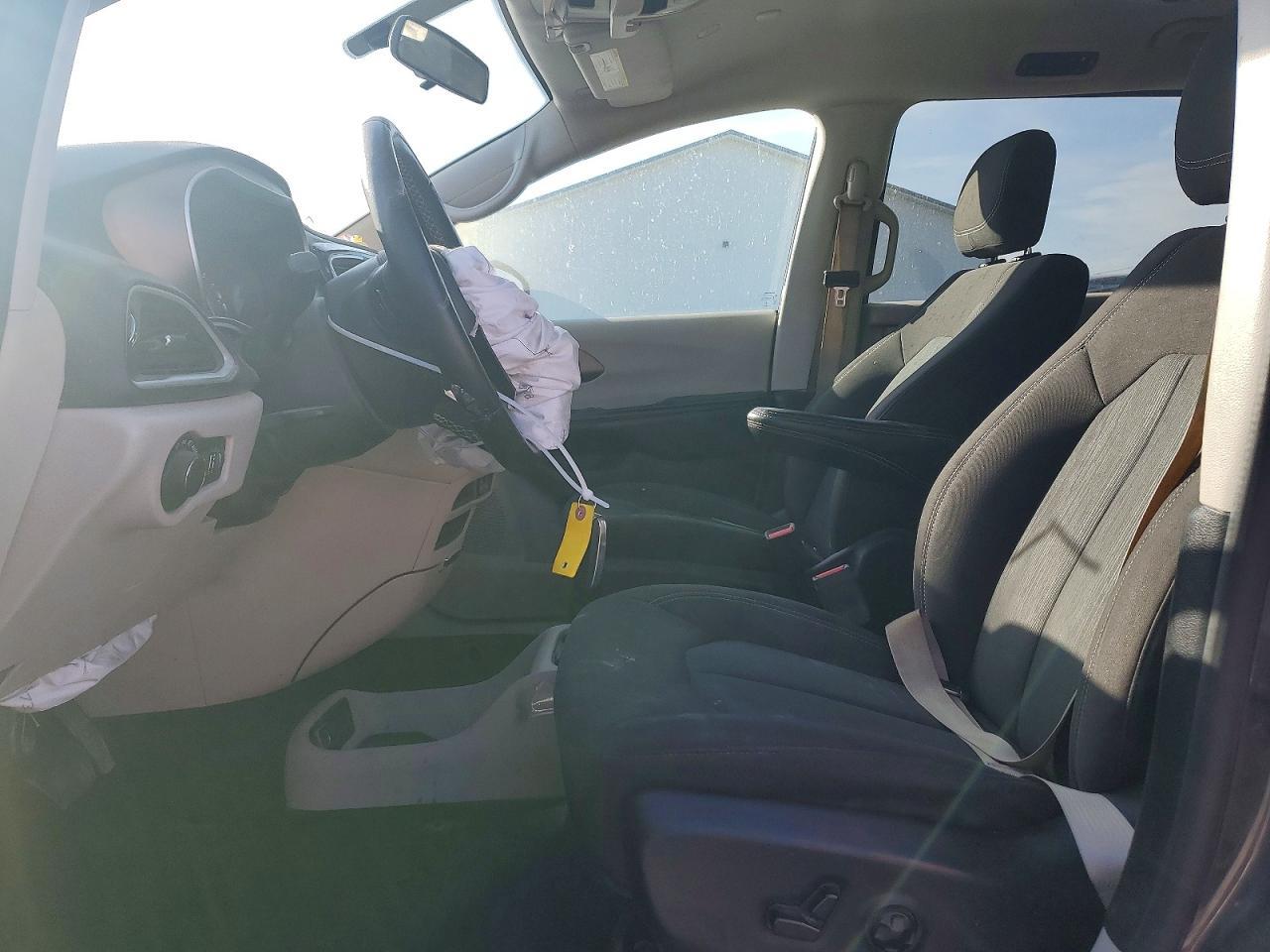 2022 Chrysler Voyager Lx - Image 7