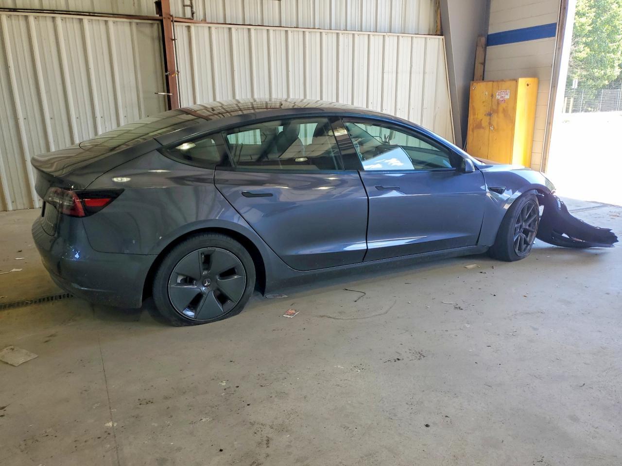 2022 Tesla Model 3 - Фото 3