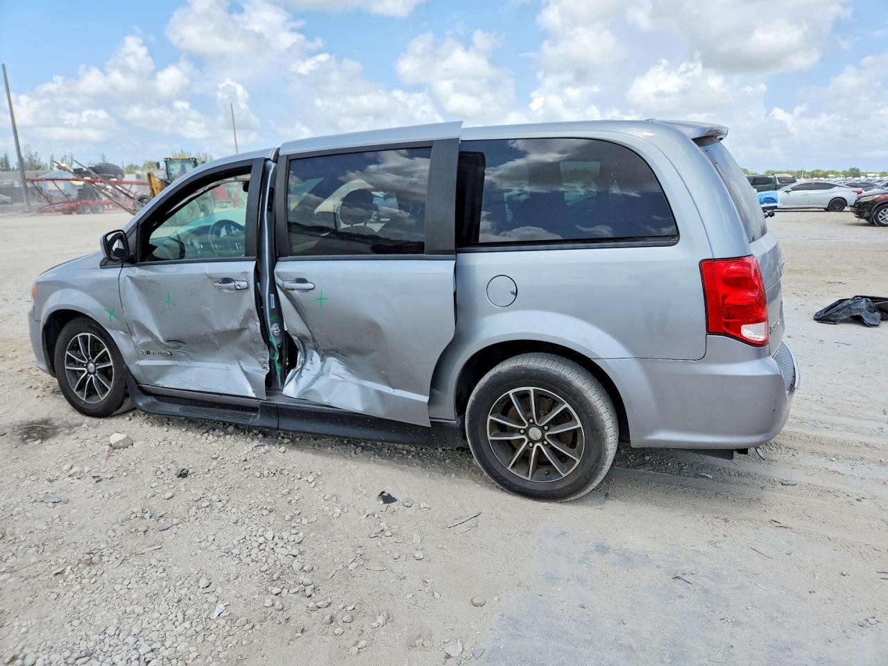 2019 Dodge Grand Caravan Gt - Image 2