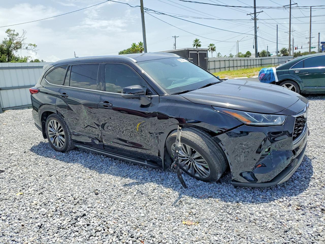 2020 Toyota Highlander Platinum - Image 4