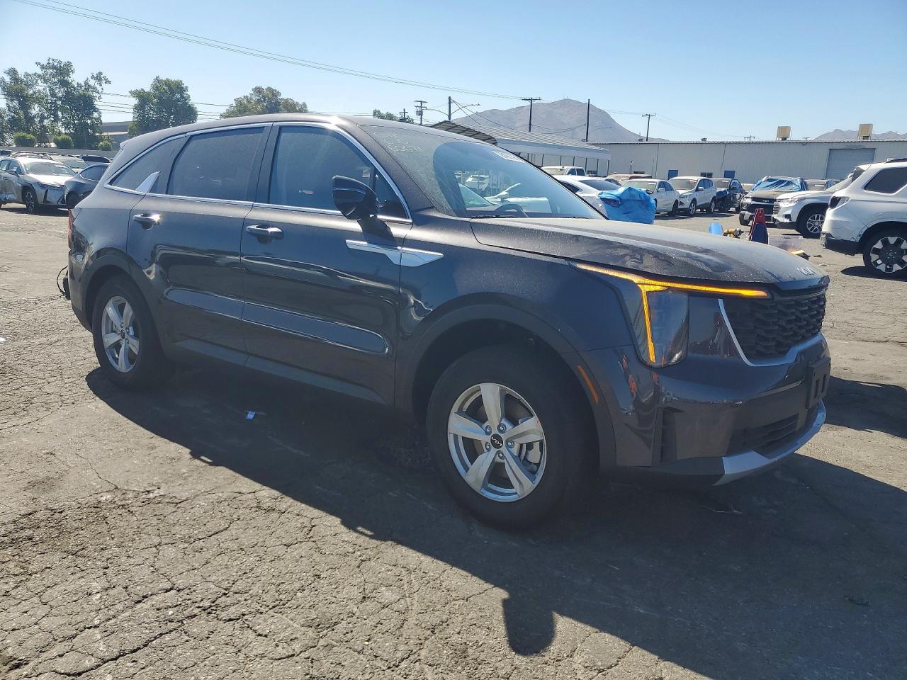 2026 Kia Sorento Lx - Image 4