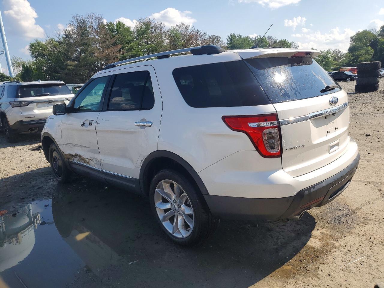 2015 Ford Explorer Limited - Image 2