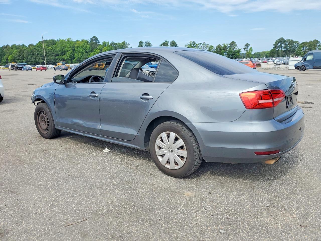 2015 Volkswagen Jetta Base - Фото 2