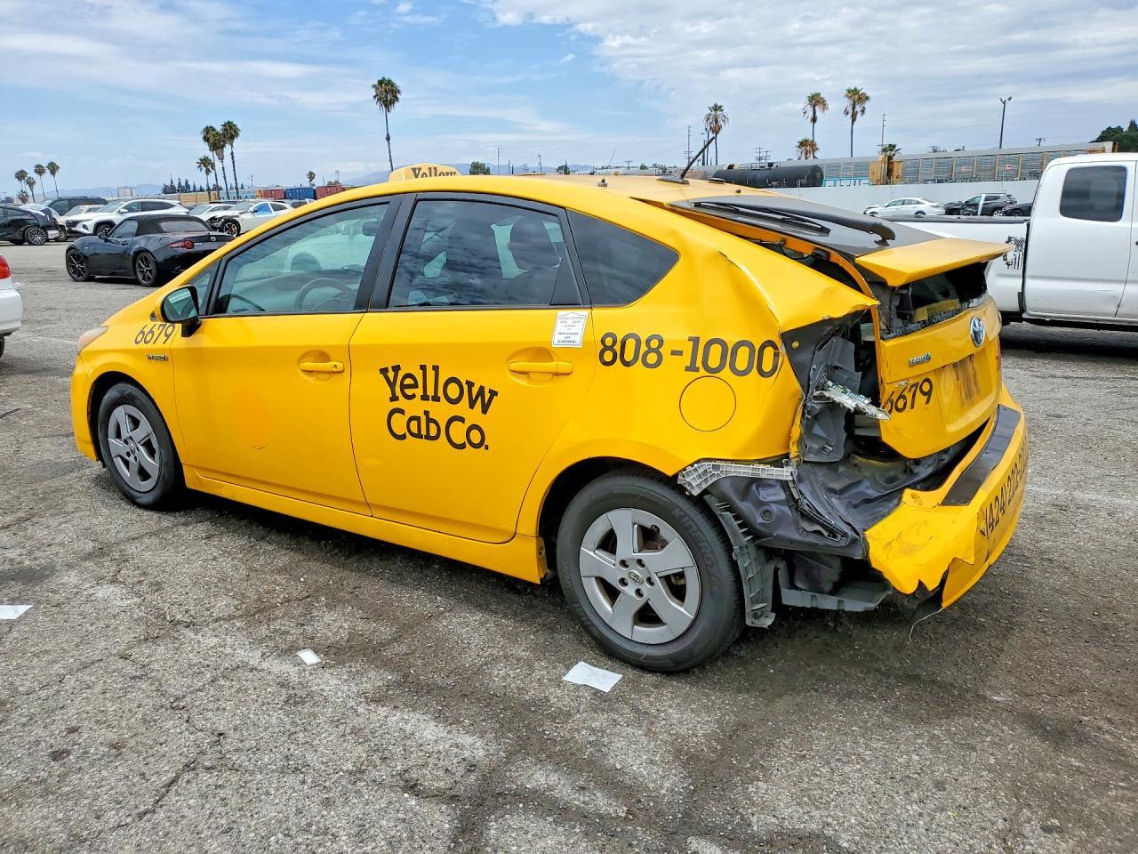 2011 Toyota Prius Two - Фото 2