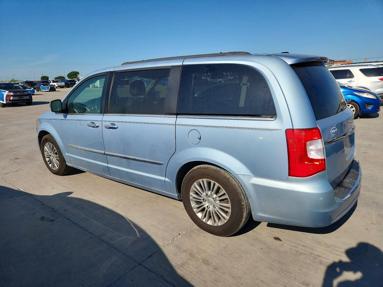 2013 Chrysler Town & Country - Image 2